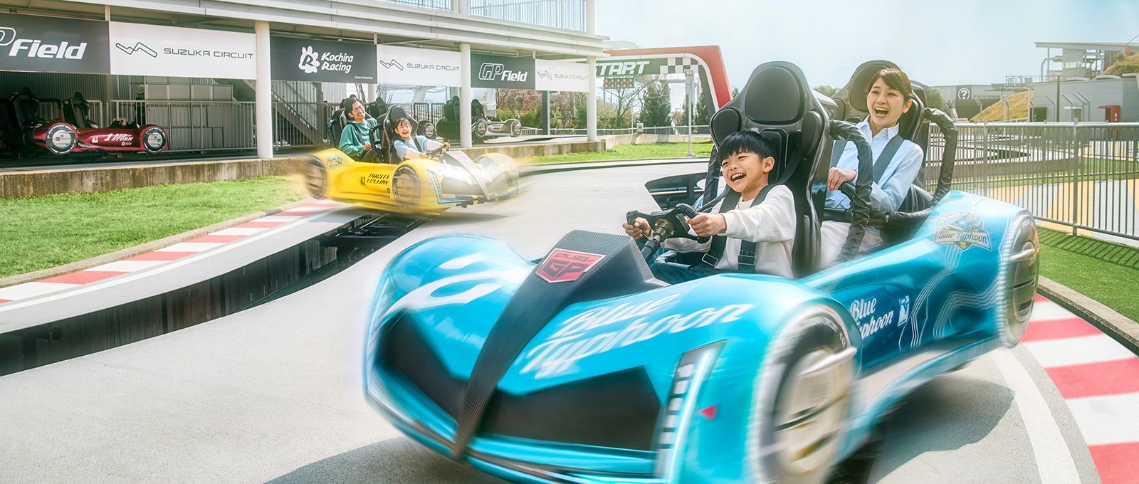 鈴鹿賽道樂園 Duel GP 親子同乘賽車在賽道上過彎