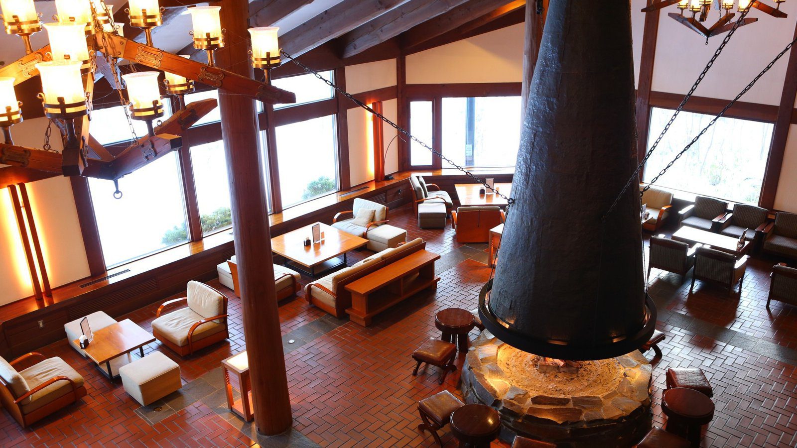 蓼科東急飯店 Lobby Lounge Azalea 與中央暖爐