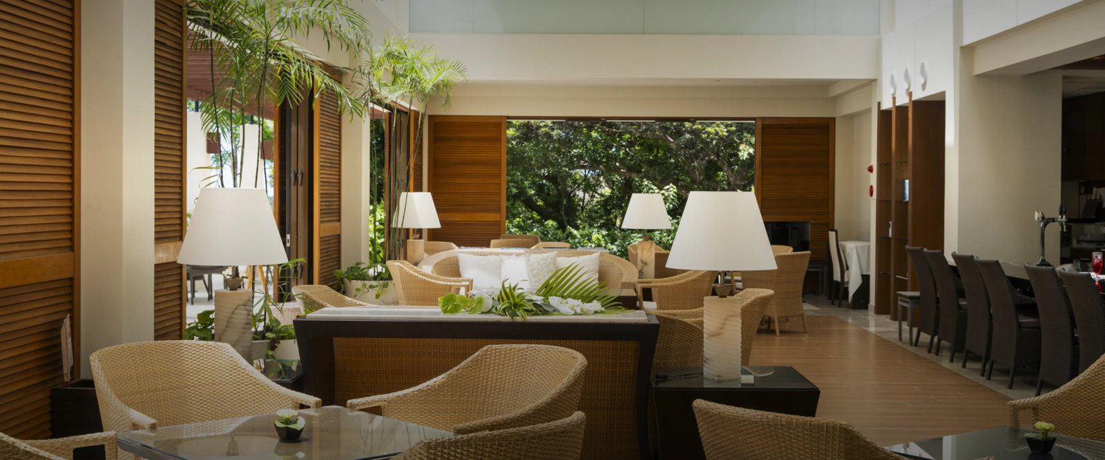 The Atta 露台俱樂部塔樓酒店 Library Lounge & Bar 室內座位區