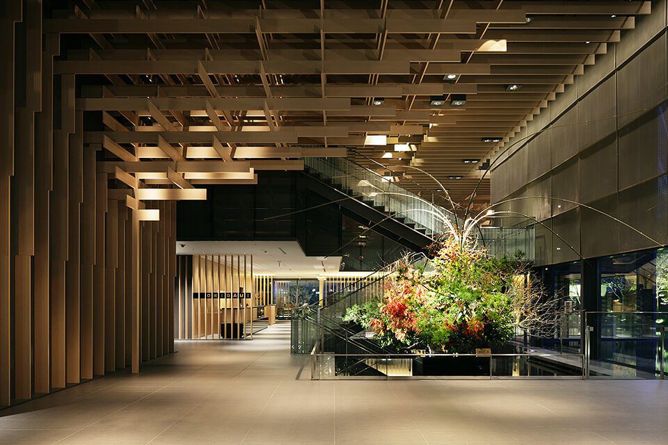 東京凱彼德東急大酒店 3 樓大廳與季節插花