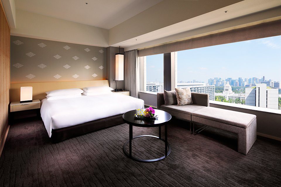 東京凱彼德東急大酒店 Deluxe King 客房與窗外市景