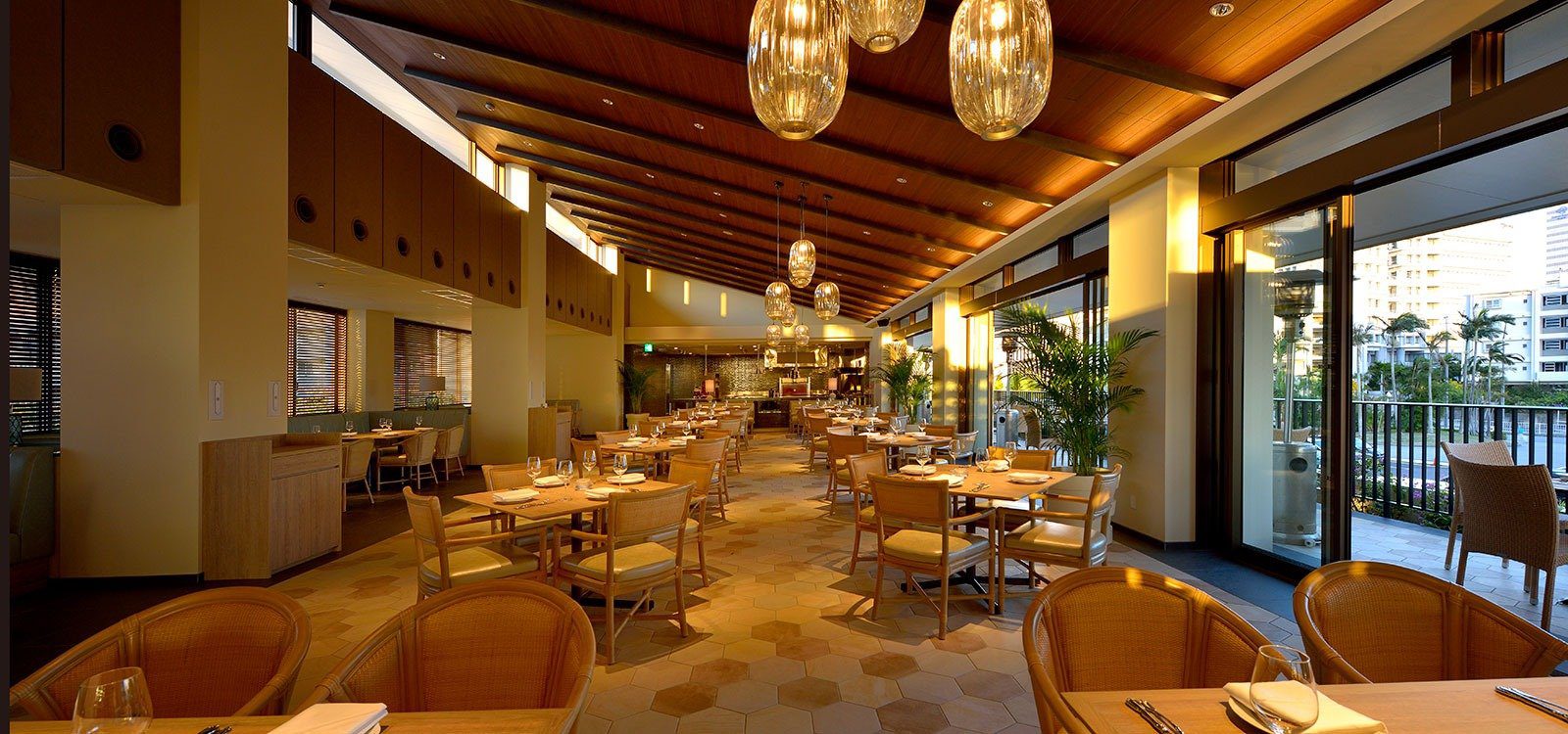 那霸露台酒店 Annex 3 樓炭火燒烤餐廳 La SIMA 用餐空間