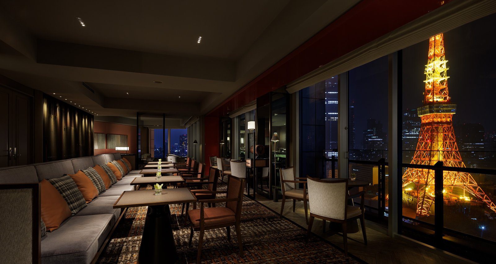 東京皇家王子大飯店花園塔 32 樓 Premium Club 酒廊夜景座位區