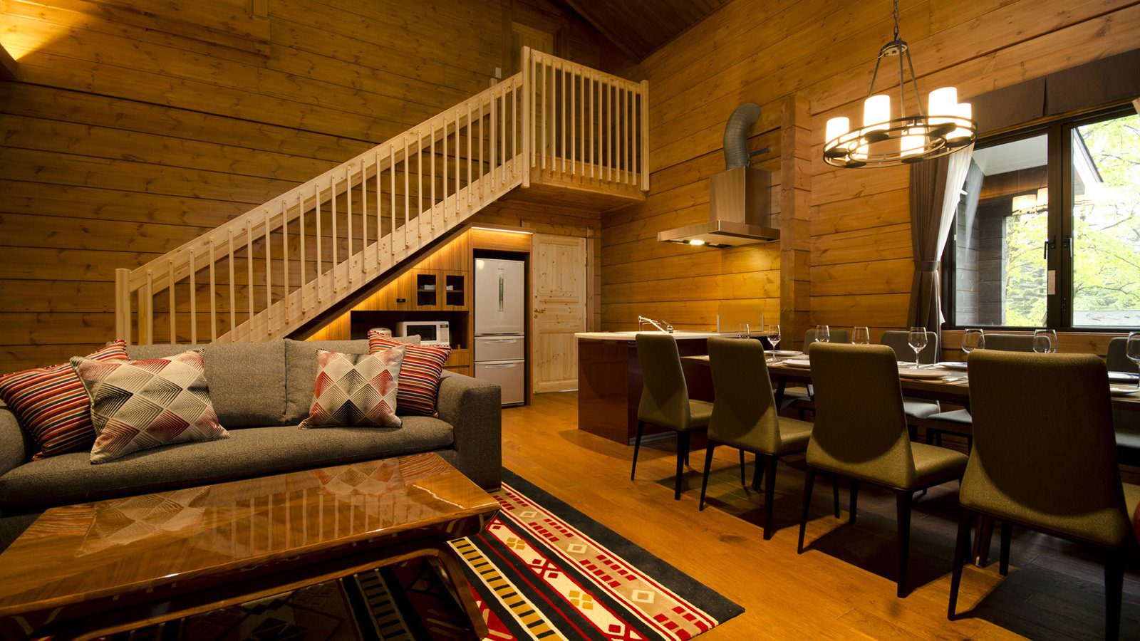 The Prince Villa Karuizawa Maisonette 挑高客廳與樓梯