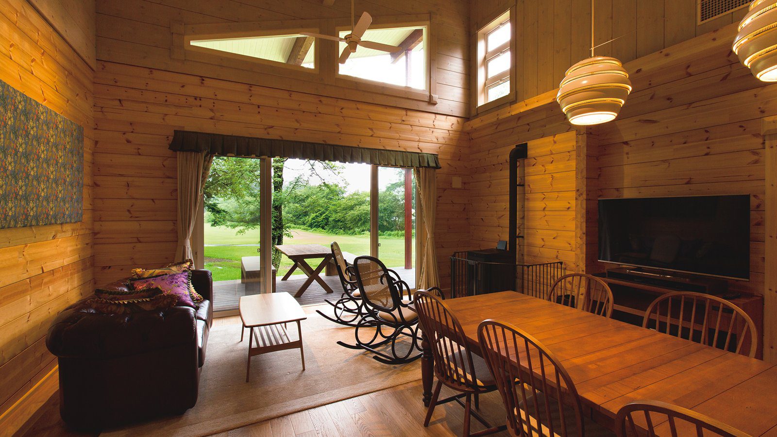 The Prince Villa Karuizawa Terrace 平屋客廳與壁爐區