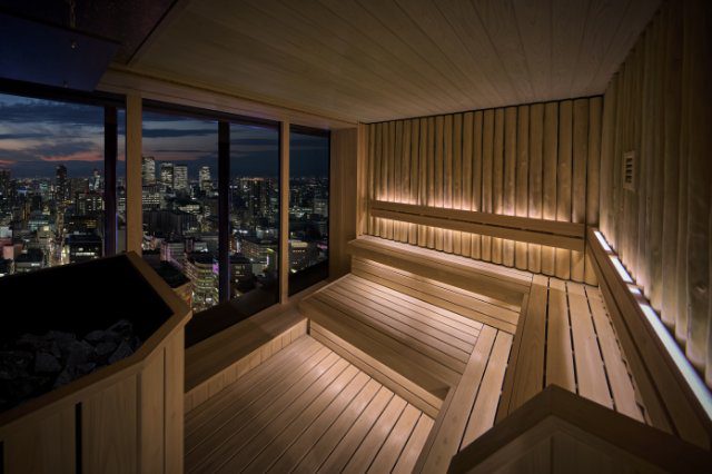 THE 皇家花園酒店 ICONIC 名古屋 25 樓木造桑拿與窗外街景