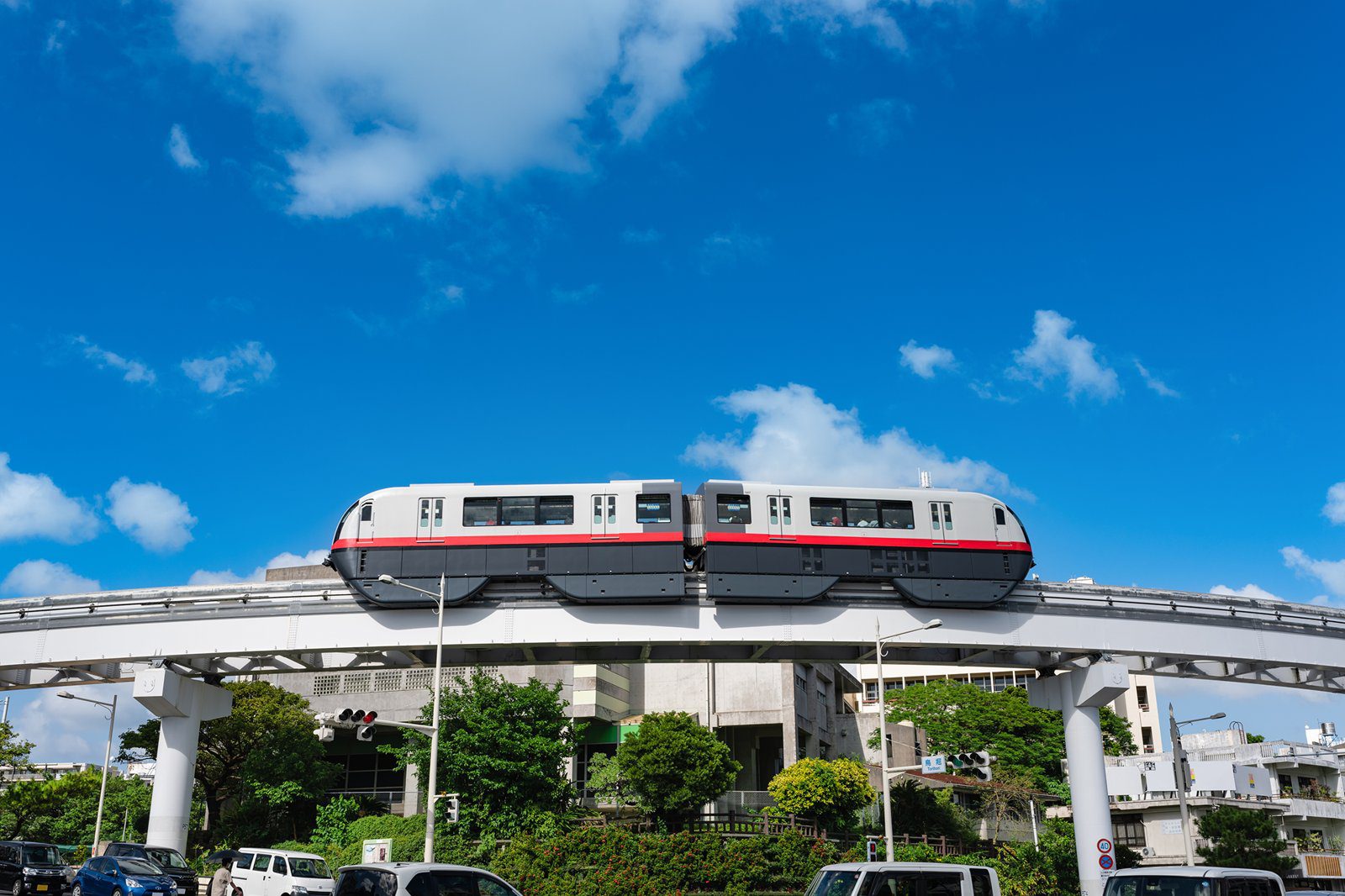 THE 皇家花園酒店 ICONIC 那霸 行駛中的沖繩單軌電車